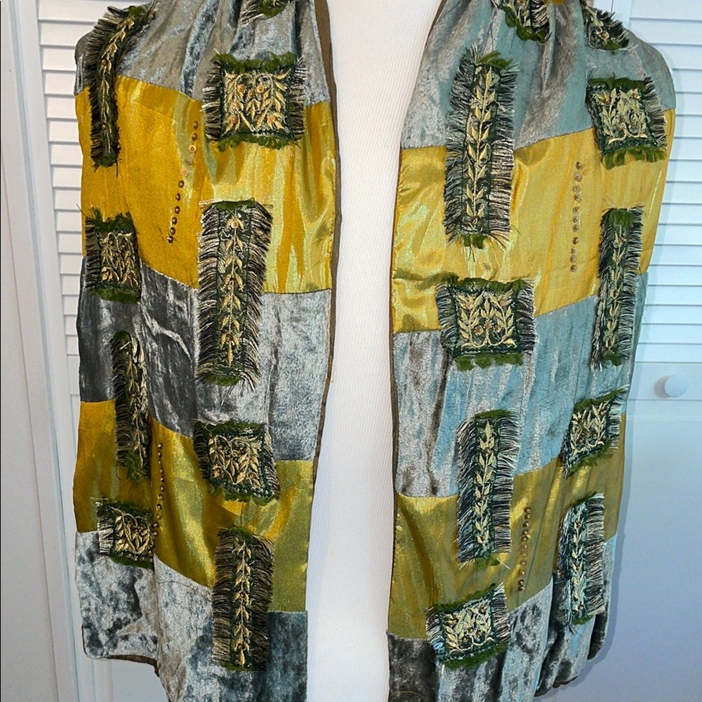NWT Chico’s Bangalore Velvet & Embroidered Scarf